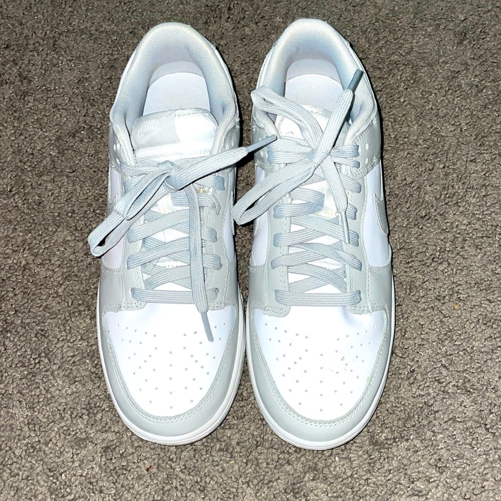 Low retro grey fog dunks. Never worn. Size 9 in men’s. Comes with box.